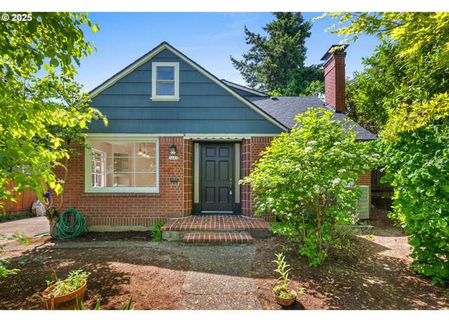 Property at 1605 SE 22nd Ave, Portland, OR 97214, 5 beds, 3 baths