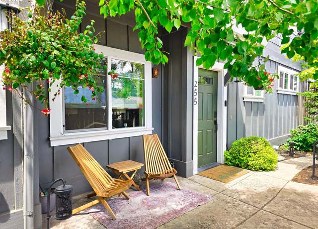 Property at 255 S Larch St, Sisters, OR 97759, 4 beds, 3 baths