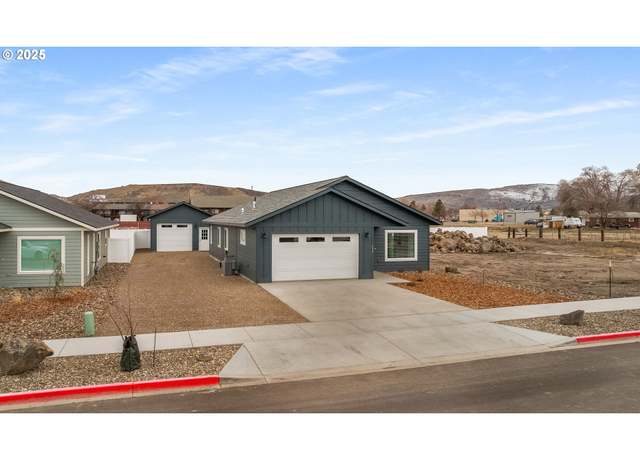 Property at 660 E St, Baker City, OR 97814, 3 beds, 2 baths