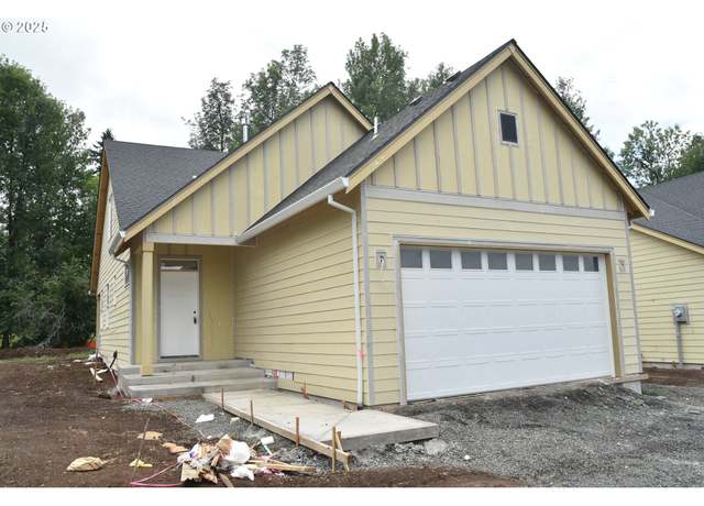 Property at 845 Oakleaf Way, Silverton, OR 97381, 3 beds, 2.5 baths