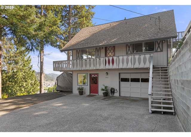 Property at 902 S Hill Dr, Reedsport, OR 97467, 4 beds, 2 baths