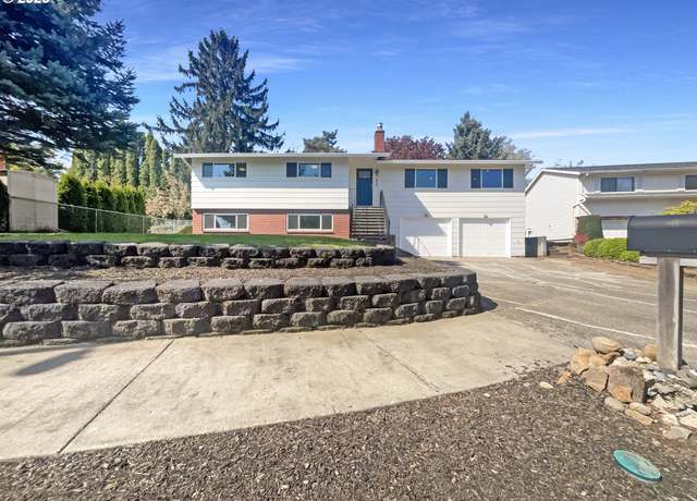Property at 225 SE Hacienda Ct, Gresham, OR 97080, 4 beds, 3 baths