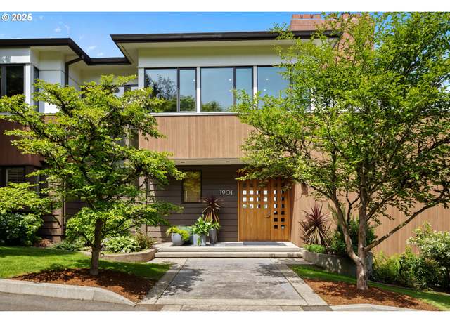 Property at 1901 S Comus St, Portland, OR 97219, 5 beds, 4.5 baths