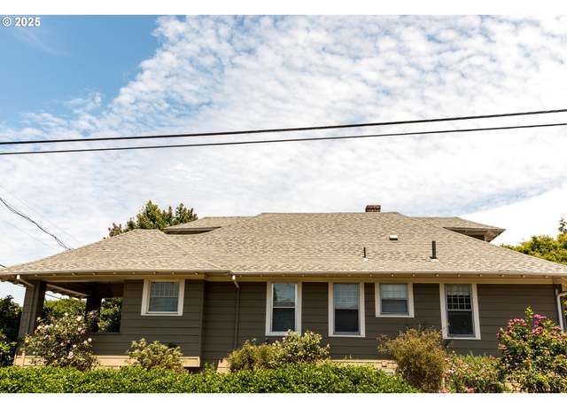 Property at 3234 SE Cesar E Chavez Blvd, Portland, OR 97202, 5 beds, 2 baths