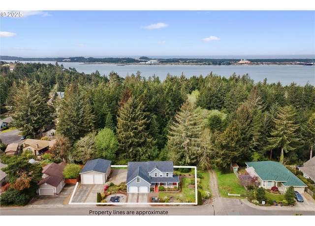 Property at 992 Seagate Ave, Coos Bay, OR 97420, 4 beds, 2.5 baths