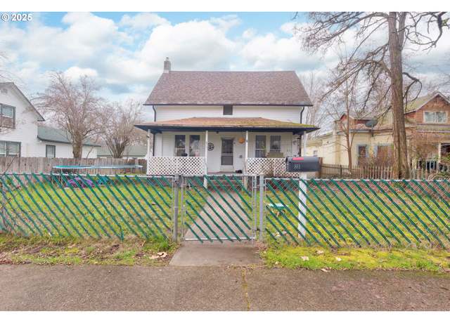 Property at 811 SW 4th St, Grants Pass, OR 97526, 4 beds, 1.5 baths