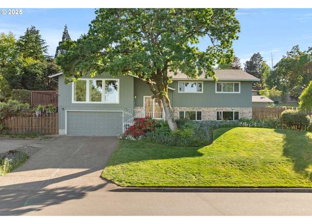 Property at 14501 SE Vista Ln, Milwaukie, OR 97267, 4 beds, 3 baths