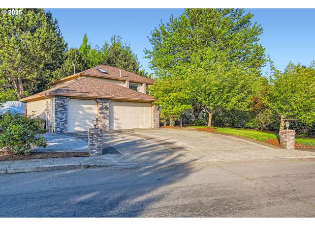 Property at 15060 SE Lostine Dr, Clackamas, OR 97015, 4 beds, 2.5 baths