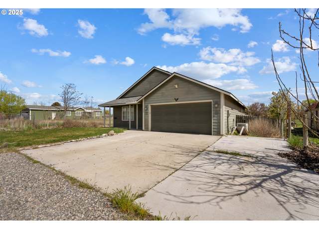Property at 335 SE Third St, Irrigon, OR 97844, 3 beds, 2 baths