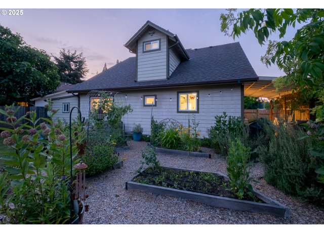 Property at 902 NW Oak Ave, Corvallis, OR 97330, 4 beds, 2 baths