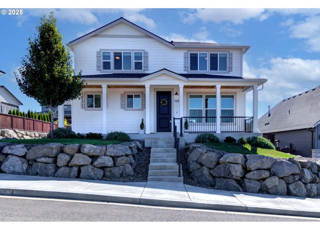 Property at 721 E Vine Maple Ave, La Center, WA 98629, 5 beds, 4 baths