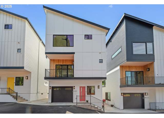 Property at 10729 NE Fremont St, Portland, OR 97220, 4 beds, 3.5 baths