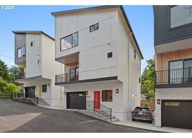 Property at 10729 NE Fremont St, Portland, OR 97220, 4 beds, 3.5 baths