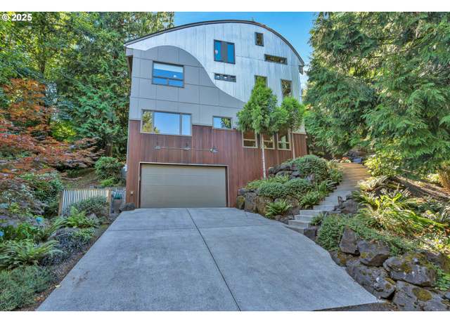 Property at 315 SW 48th Dr, Portland, OR 97221, 2 beds, 2.5 baths
