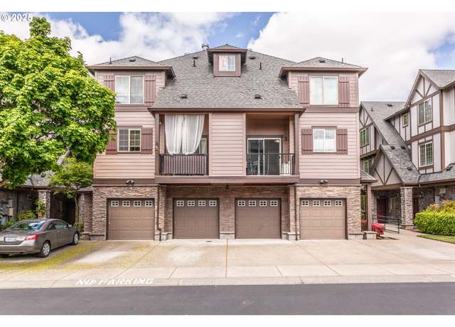 Property at 8109 NE Rockne Way, Hillsboro, OR 97006, 2 beds, 2.5 baths