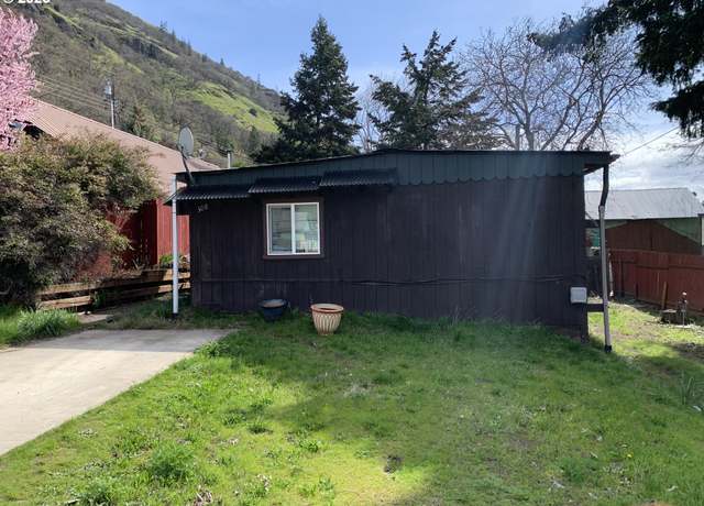 Property at 308 N Maple St, Bingen, WA 98605, 2 beds, 2 baths