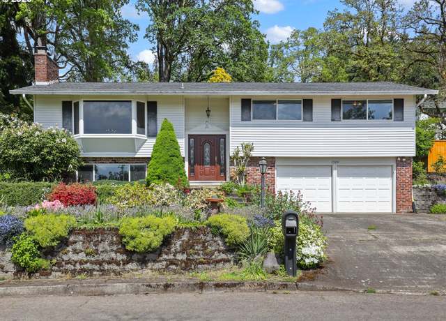 Property at 17406 SE Colina Vista Ave, Milwaukie, OR 97267, 5 beds, 3 baths