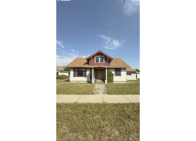 Property at 1050 Elm St, Baker City, OR 97814, 4 beds, 1.5 baths