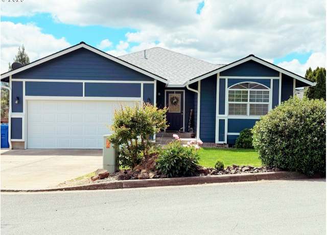 Property at 224 Summerwood St, Roseburg, OR 97471, 3 beds, 2 baths