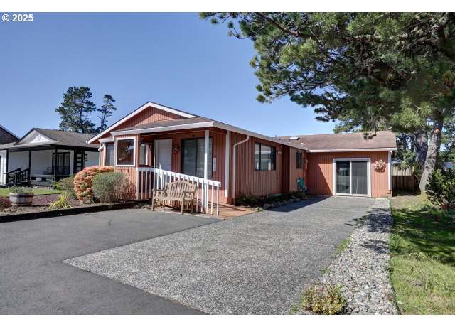 Property at 1616 S Edgewood St, Seaside, OR 97138, 3 beds, 2 baths