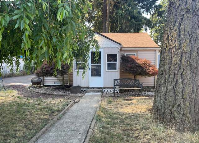 Property at 7914 SE Overland St, Milwaukie, OR 97222, 2 beds, 1 bath