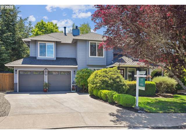 Property at 7826 SW Skyhar Dr, Portland, OR 97223, 4 beds, 2.5 baths