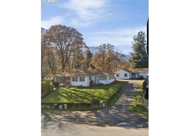 Property at 76464 High St, Oakridge, OR 97463, 5 beds, 3 baths
