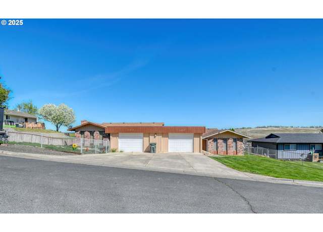 Property at 1209 SW Zeta Ct, Pendleton, OR 97801, 5 beds, 3 baths