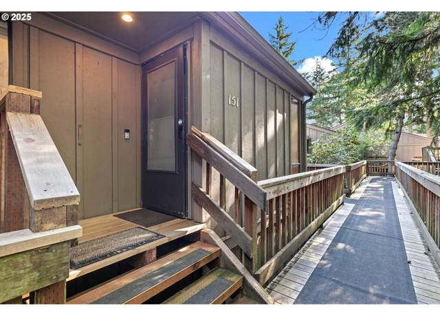 Property at 151 Treehill Loop, Eugene, OR 97405, 2 beds, 1.5 baths