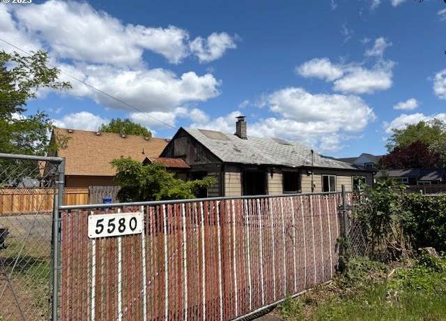 Property at 5580 SE 120th Ave, Portland, OR 97266, 2 beds, 1 bath