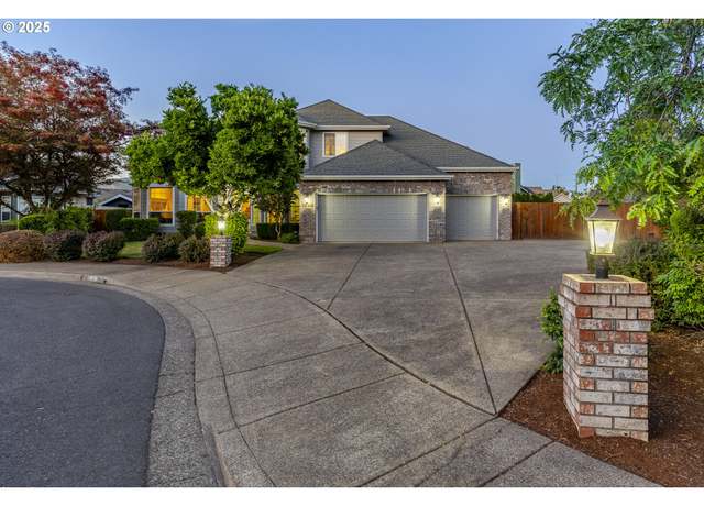 Property at 1643 Westfall Ct, Eugene, OR 97401, 4 beds, 3 baths