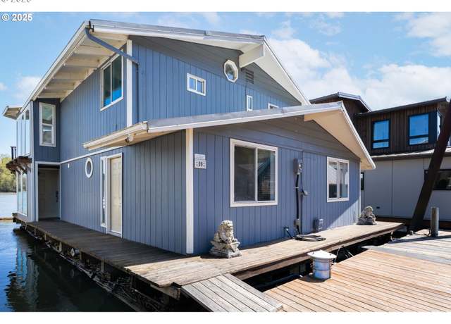 Property at 7720 SW Macadam Ave #9, Portland, OR 97219, 3 beds, 2.5 baths