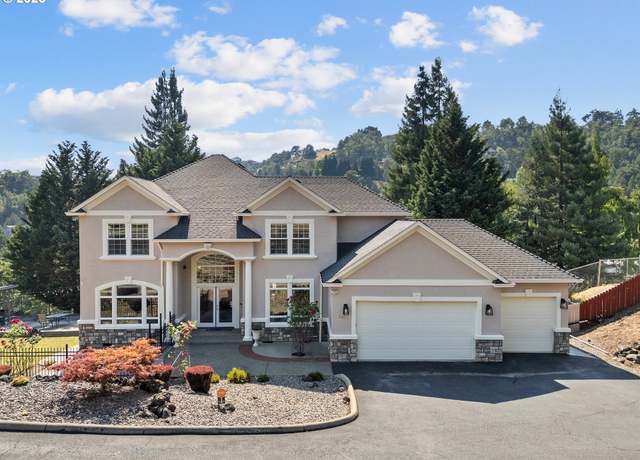 Property at 2744 NW Daysha Dr, Roseburg, OR 97471, 4 beds, 2.5 baths