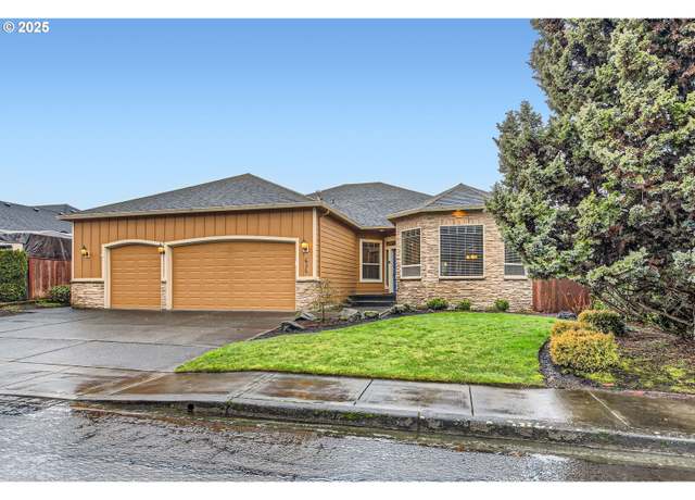 Property at 606 E 17th Cir, La Center, WA 98629, 3 beds, 2.5 baths