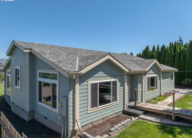 Property at 2501 E 18th St, The Dalles, OR 97058, 3 beds, 2 baths