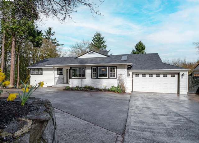 Property at 1015 Southshore Blvd, Lake Oswego, OR 97034, 5 beds, 3 baths