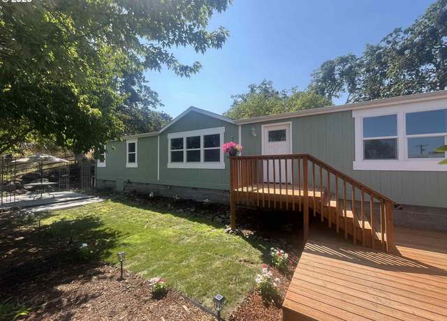 Property at 101 Isabell Ave, Roseburg, OR 97470, 3 beds, 2 baths