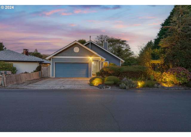 Property at 1577 S Franklin St, Seaside, OR 97138, 4 beds, 2 baths
