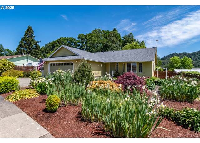 Property at 615 SE Parkway Dr, Winston, OR 97496, 3 beds, 2 baths