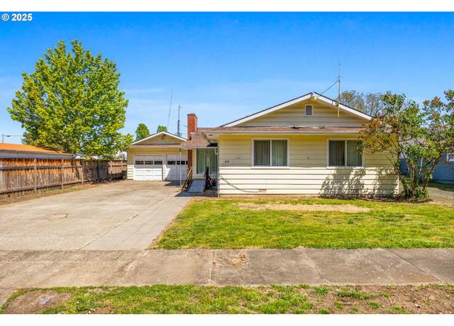 Property at 415 W Ash St, Lebanon, OR 97355, 3 beds, 2 baths