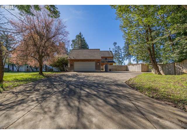 Property at 593 W 4th St, Coquille, OR 97423, 3 beds, 2.5 baths