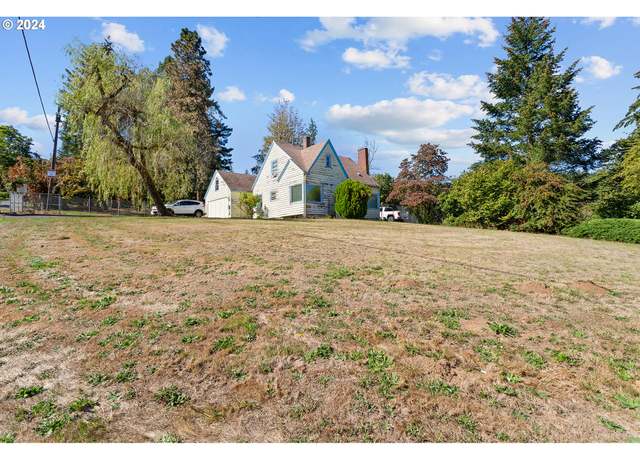 Property at 11961 SE 162nd Ave, Happy Valley, OR 97086, 3 beds, 1.5 baths