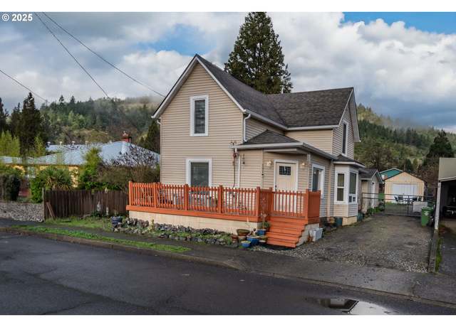 Property at 191 NE Johnson St, Myrtle Creek, OR 97457, 4 beds, 2 baths