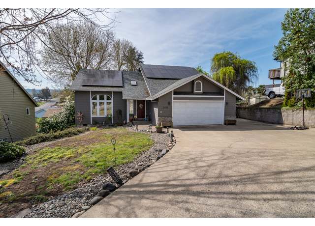 Property at 2155 Linnell Ave, Roseburg, OR 97471, 4 beds, 2 baths