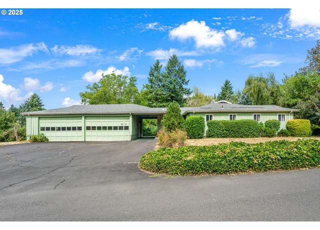 Property at 8425 SE 57th Ave, Portland, OR 97206, 2 beds, 2 baths