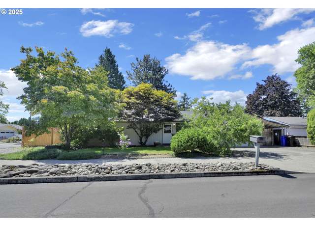 Property at 18622 SE Stephens Cir, Portland, OR 97233, 3 beds, 2 baths