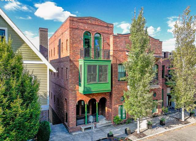 Property at 121 SW Gibbs St, Portland, OR 97239, 4 beds, 3.5 baths