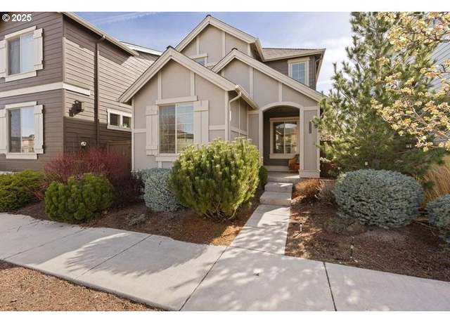 Property at 3336 SW 28th St, Redmond, OR 97756, 4 beds, 2.5 baths