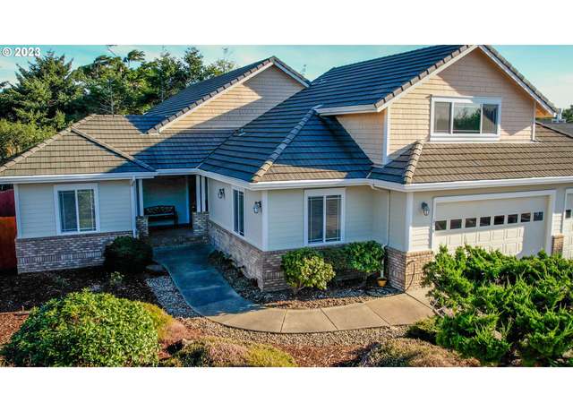 Property at 128 Shoreline Dr, Florence, OR 97439, 3 beds, 4 baths