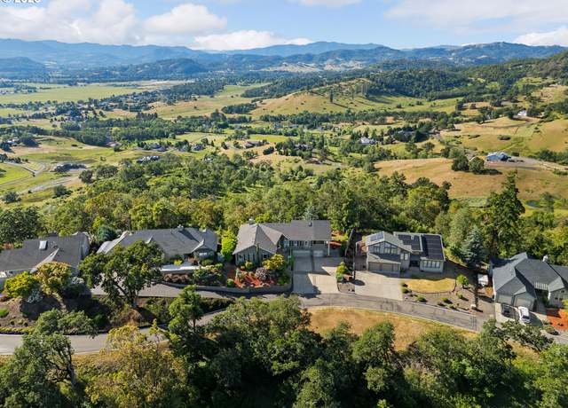 Property at 215 Ridgecrest Dr, Roseburg, OR 97471, 5 beds, 4 baths